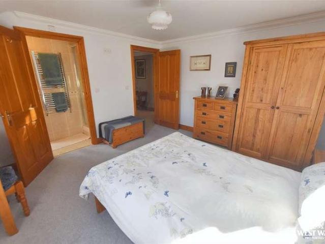 4 bed house for sale