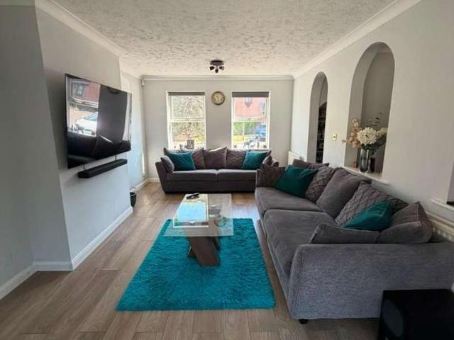 4 bed house for sale