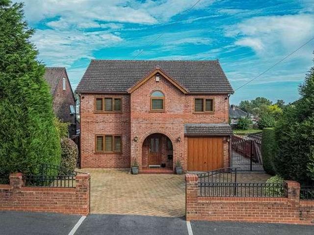 4 bed house for sale