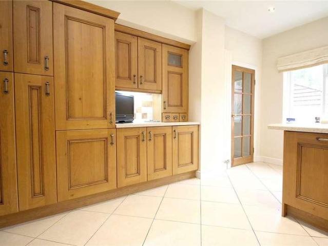 4 bed house for sale