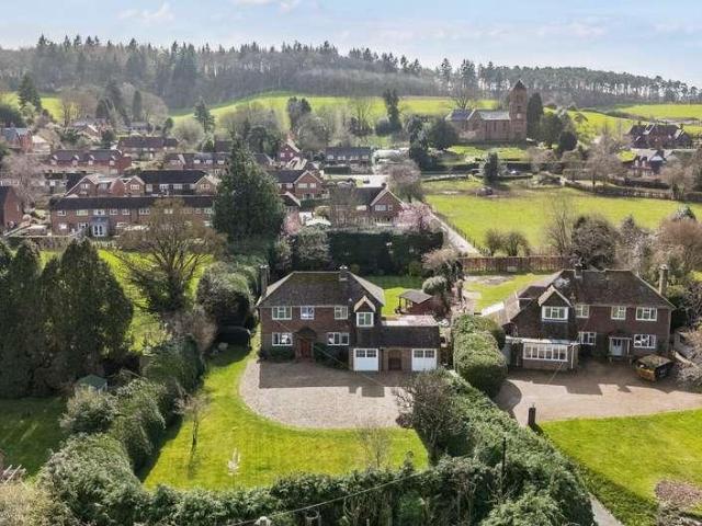 4 bed house for sale