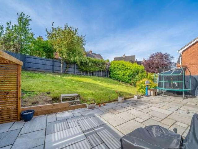 4 bed house for sale