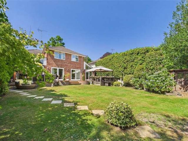 4 bed house for sale