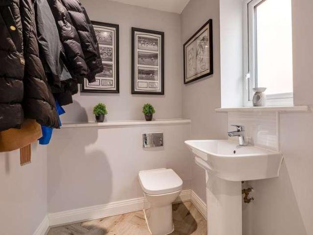 4 bed house for sale