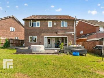 4 bed house for sale