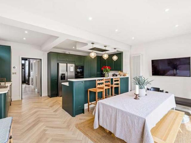 4 bed house for sale
