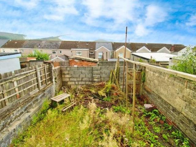 4 bed house for sale
