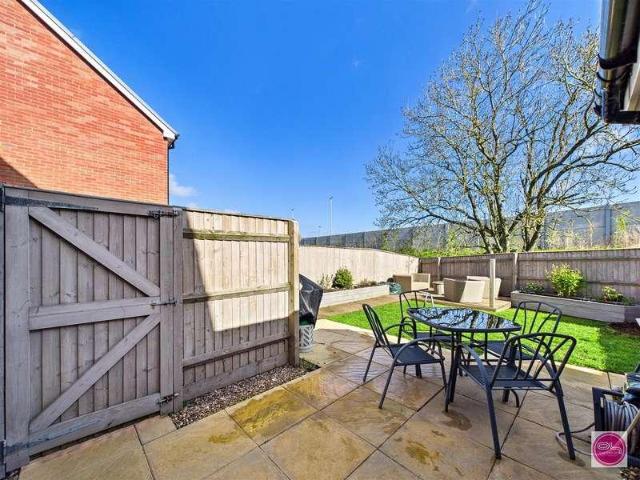4 bed house for sale