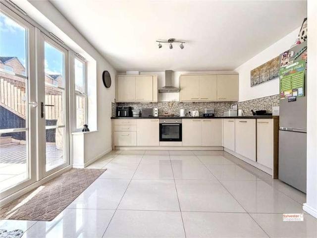 4 bed house for sale