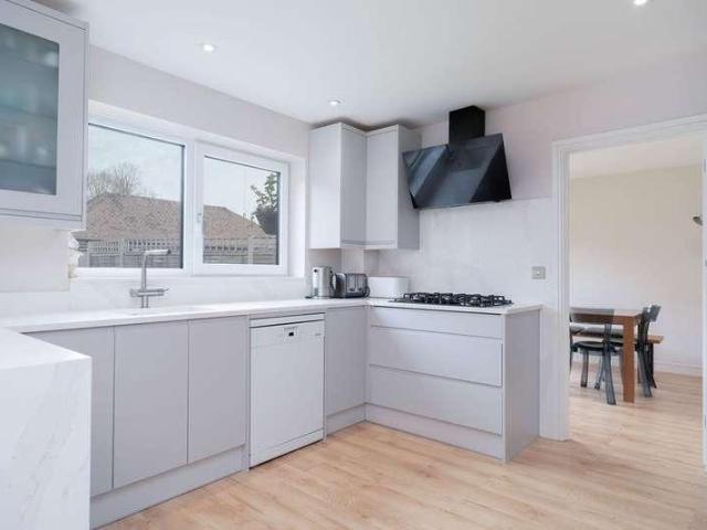 4 bed house for sale