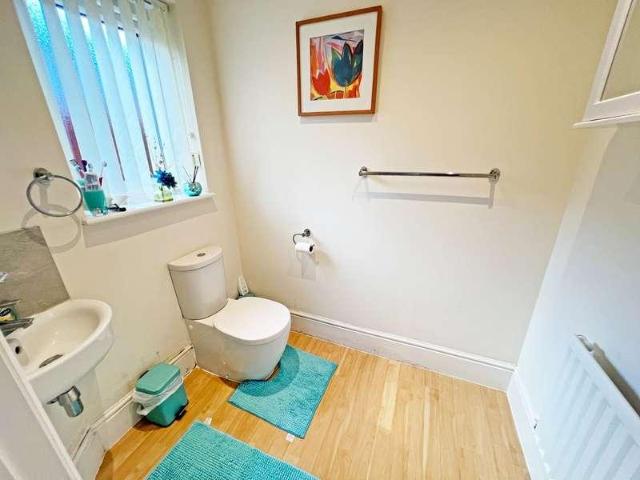 4 bed house for sale