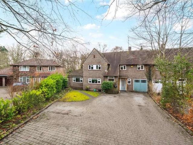 4 bed house for sale