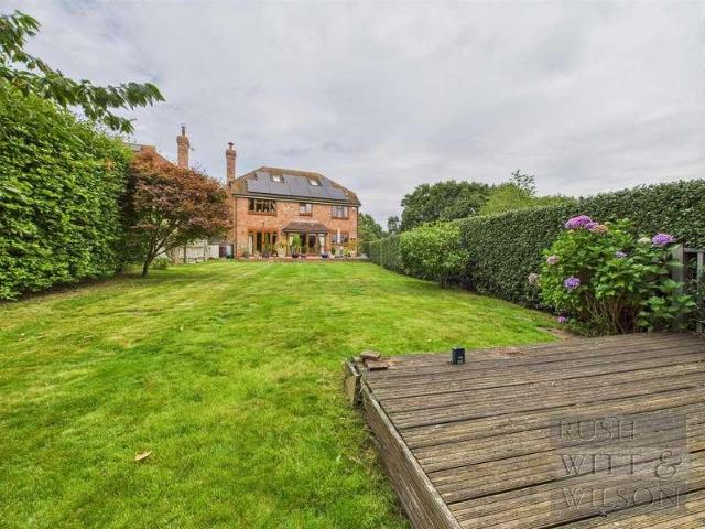 4 bed house for sale