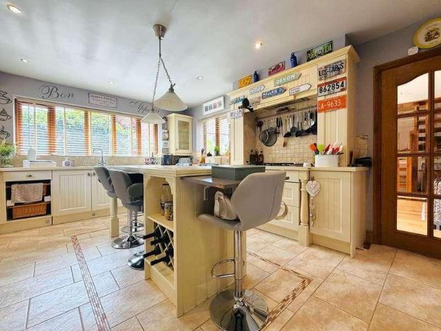 4 bed house for sale