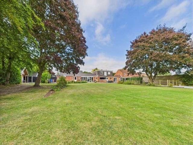 4 bed house for sale