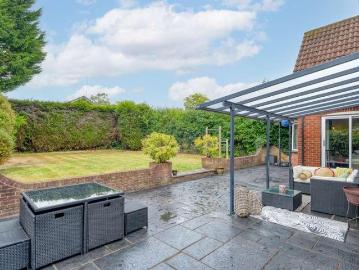 4 bed house for sale