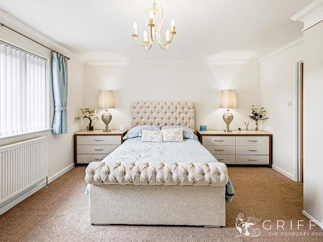 4 bed house for sale