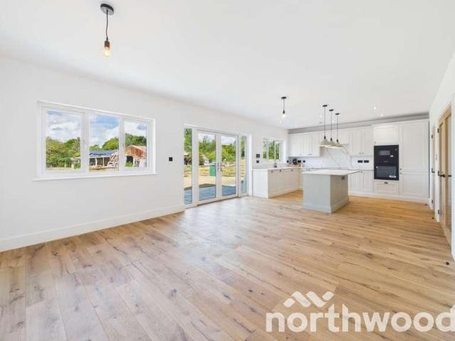 4 bed house for sale