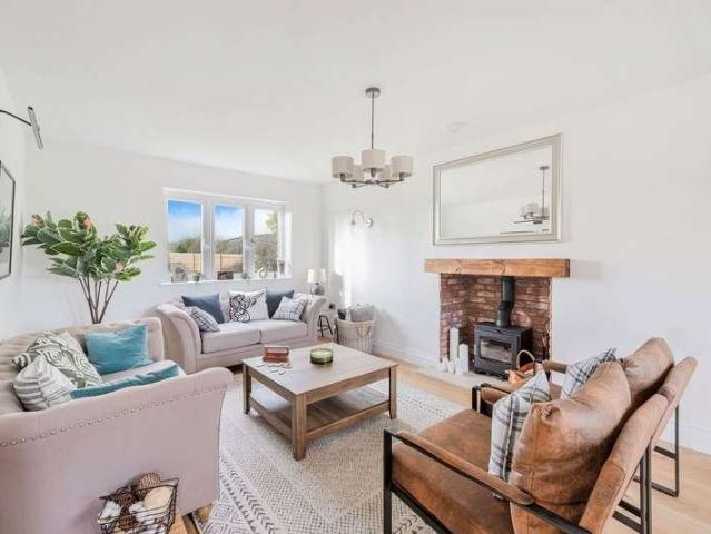 4 bed house for sale