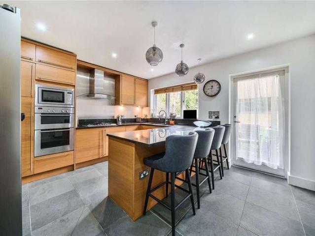 4 bed house for sale