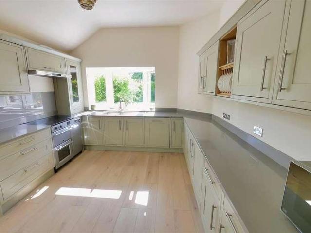 4 bed house for sale