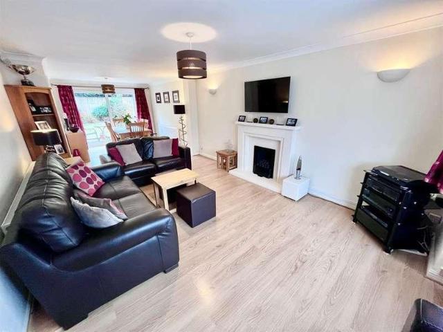 4 bed house for sale