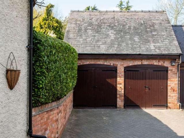 4 bed house for sale