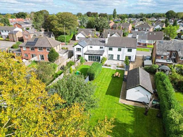 4 bed house for sale