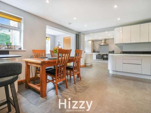 4 bed house for sale