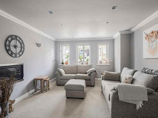 4 bed house for sale