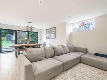 4 bed house for sale