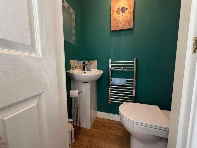 4 bed house for sale