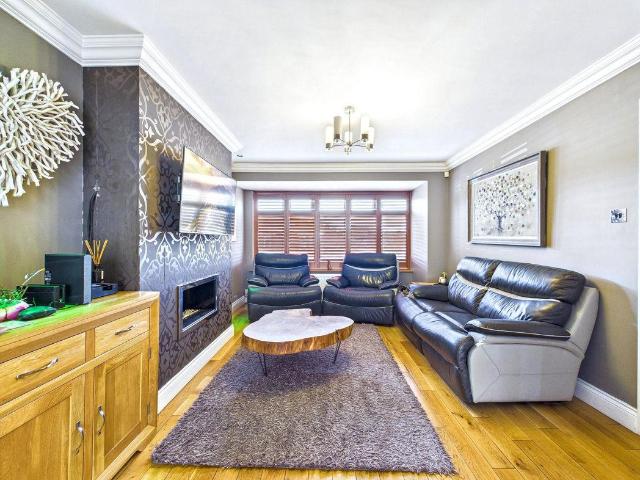 4 bed house for sale