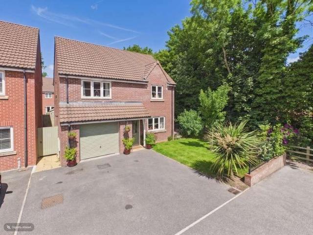 4 bed house for sale