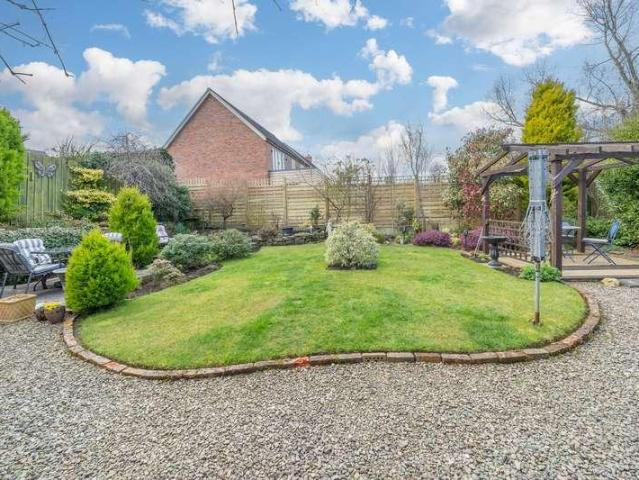 4 bed house for sale