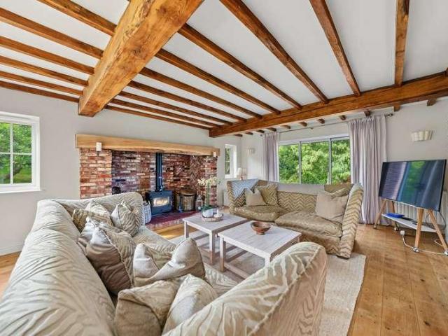 4 bed house for sale