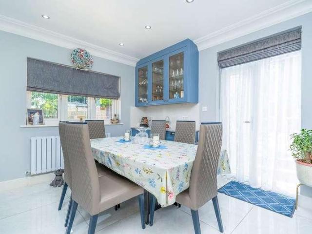 4 bed house for sale