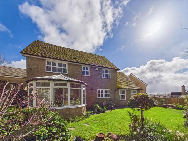 4 bed house for sale