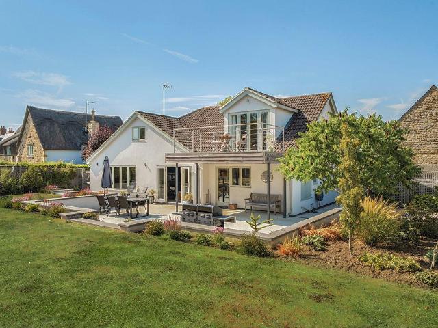 4 bed house for sale