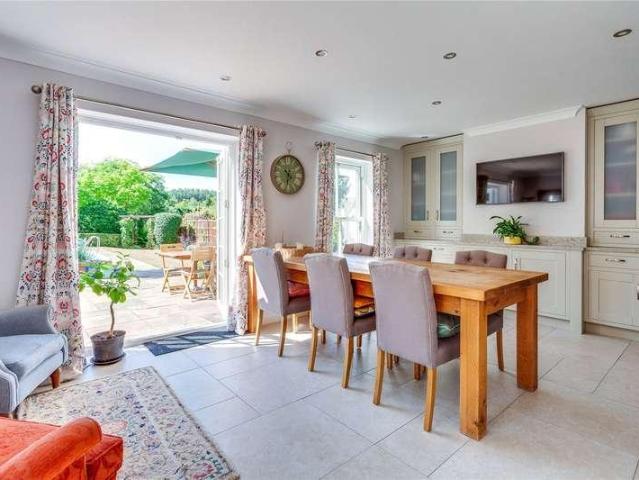 4 bed house for sale