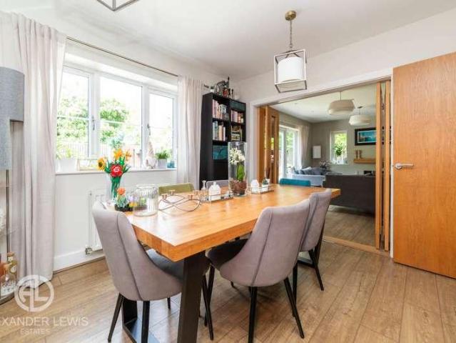 4 bed house for sale