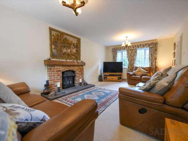 4 bed house for sale