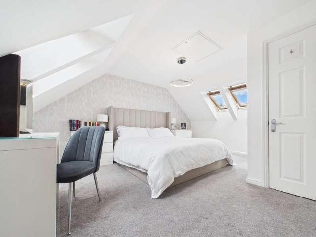 4 bed house for sale