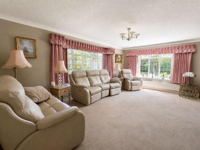 4 bed house for sale