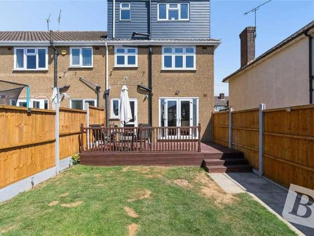 4 bed house for sale