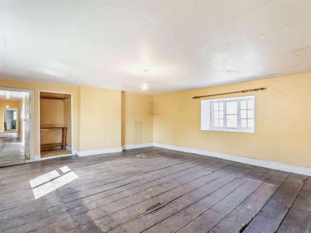 4 bed house for sale