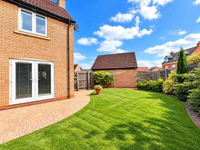 4 bed house for sale