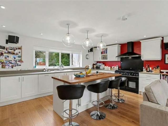 4 bed house for sale