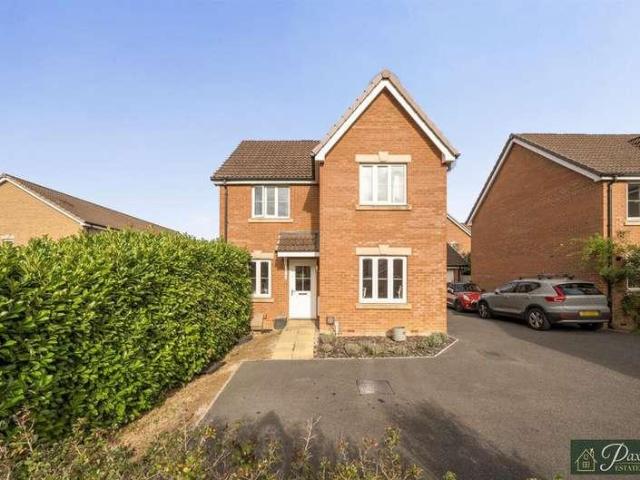 4 bed house for sale