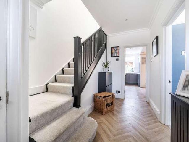 4 bed house for sale